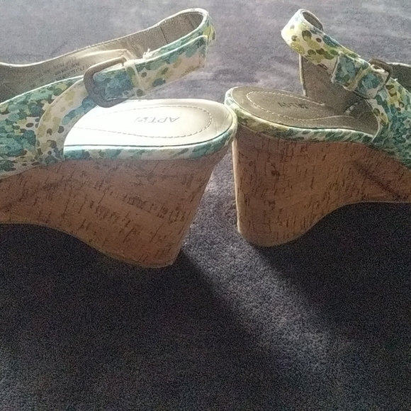 Peep-Toe Spring Print Cork Wedge Slingback Sandals - Picture 6 of 14